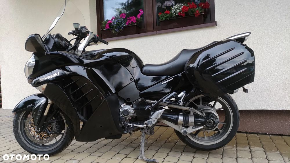 Kawasaki GTR - 6