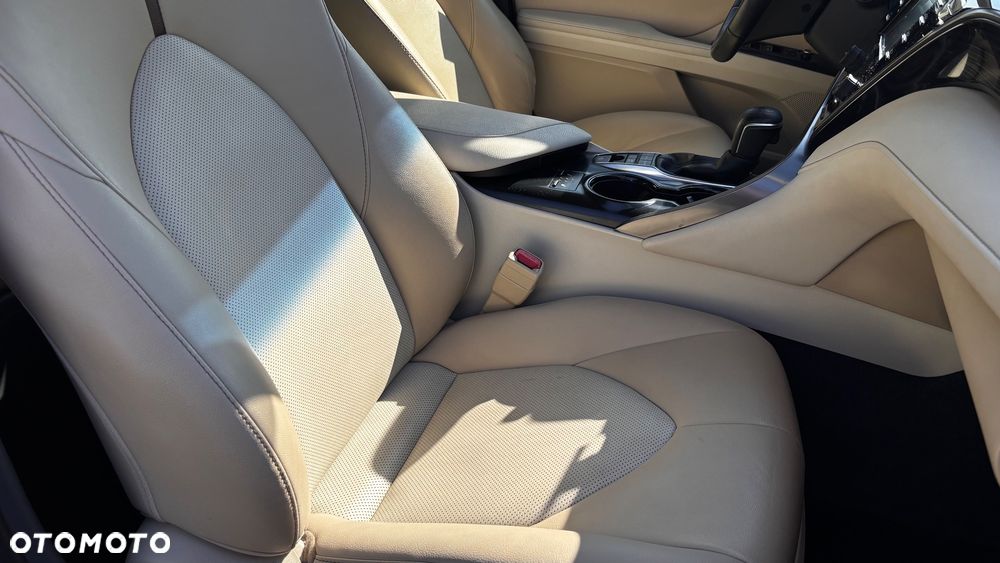 Toyota Camry 2.5 Hybrid Comfort CVT - 16