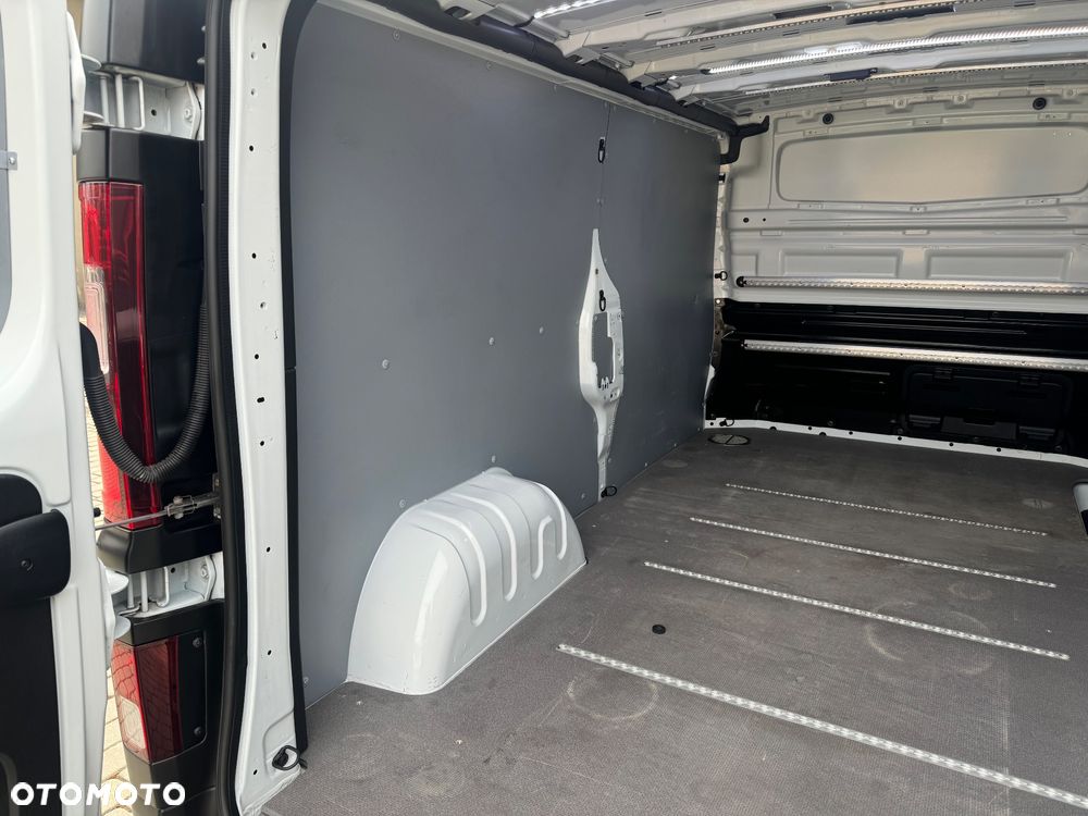 Renault Trafic - 13