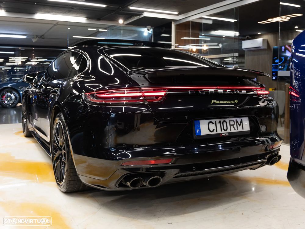 Porsche Panamera 4 E-Hybrid 10 Years Edition - 3