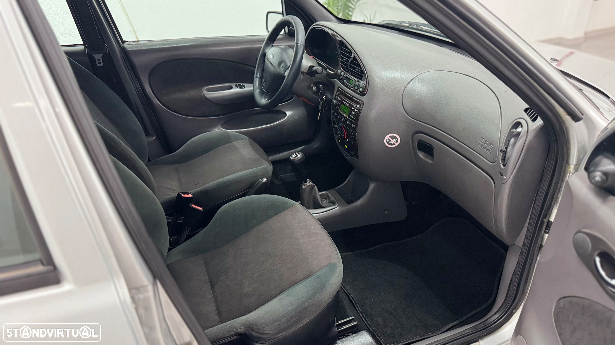 Ford Fiesta 1.25 Ghia - 24