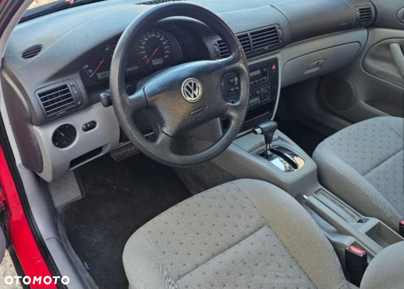 Volkswagen Passat - 11