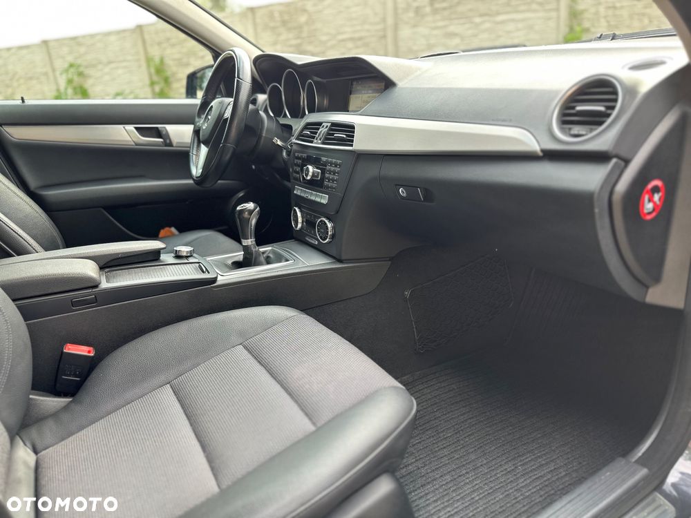 Mercedes-Benz Klasa C 220 CDI BlueEff Avantgarde - 13