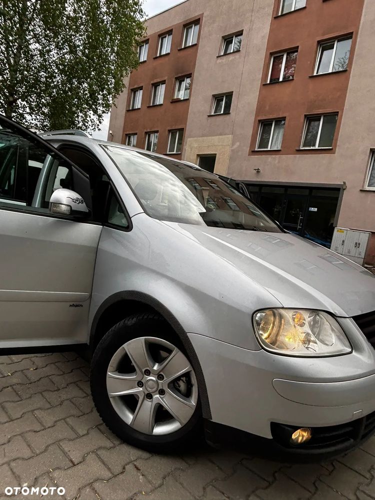 Volkswagen Touran 2.0 TDI Highline - 11