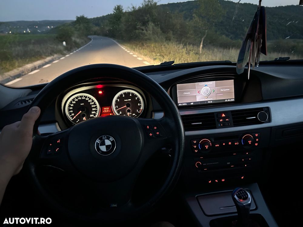 BMW Seria 3 330i - 3