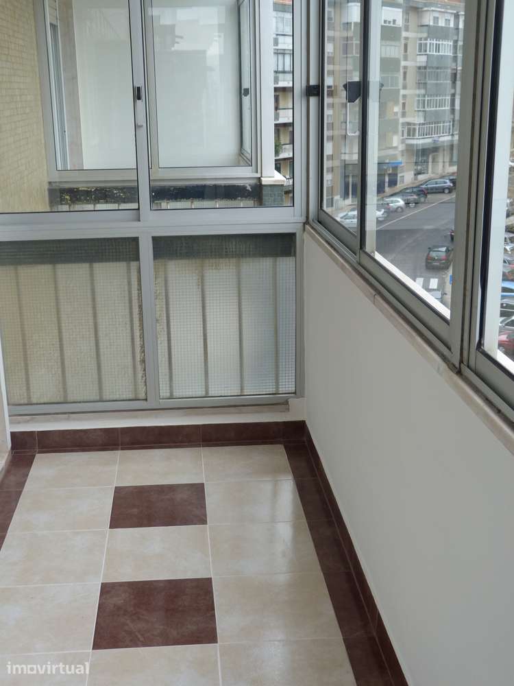 Apartamento Renovado - Excelente localização - Grande imagem: 2/7
