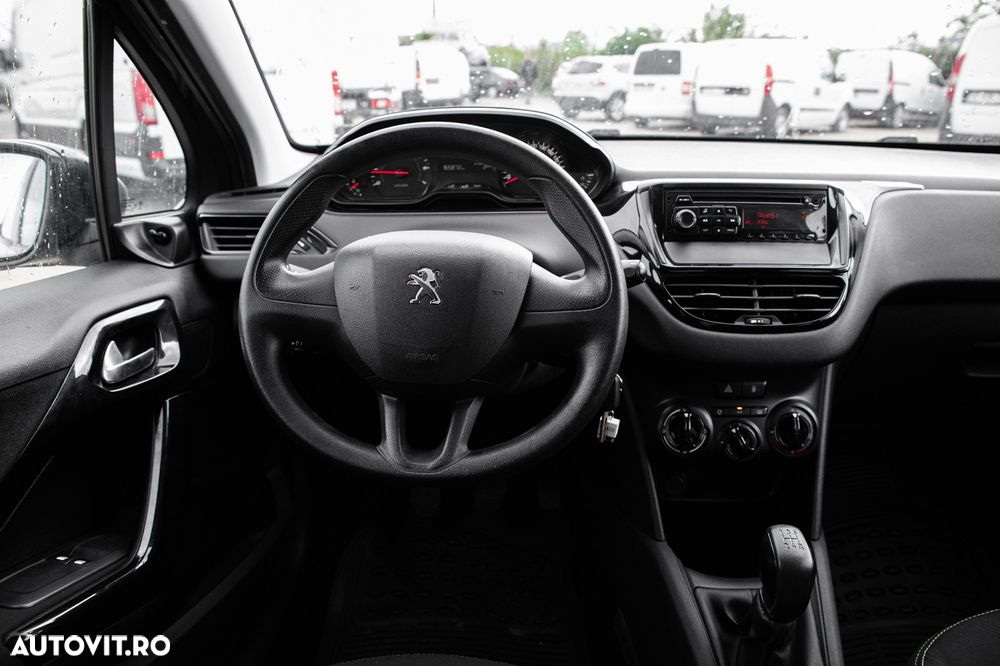 Peugeot 208 1.0 L PureTech Active - 18