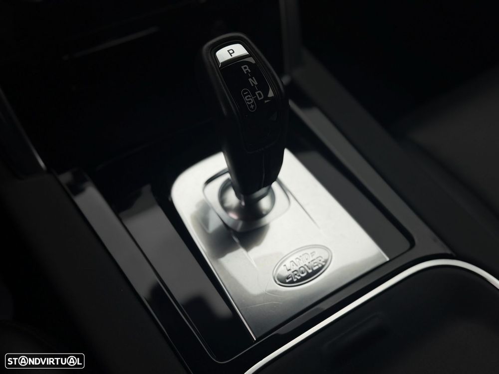 Land Rover Discovery Sport P300e Dynamic SE - 18
