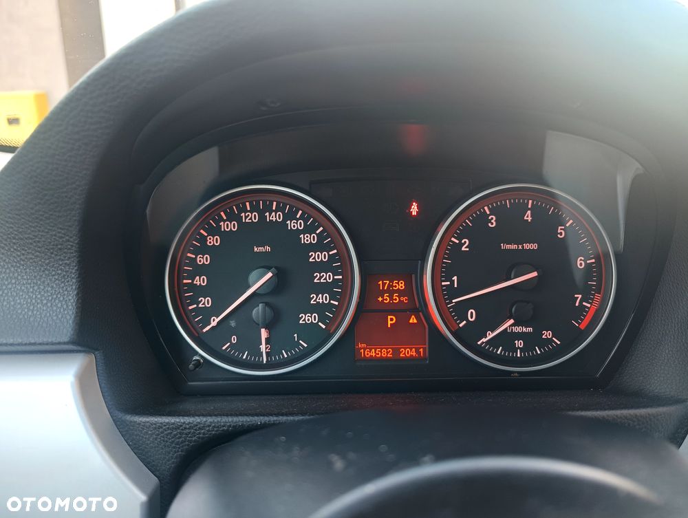 BMW Seria 3 325i xDrive - 9