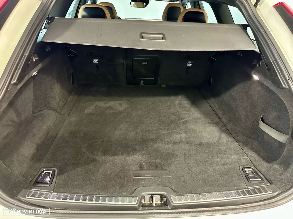 Volvo V90 2.0 D4 Momentum Geartronic - 30