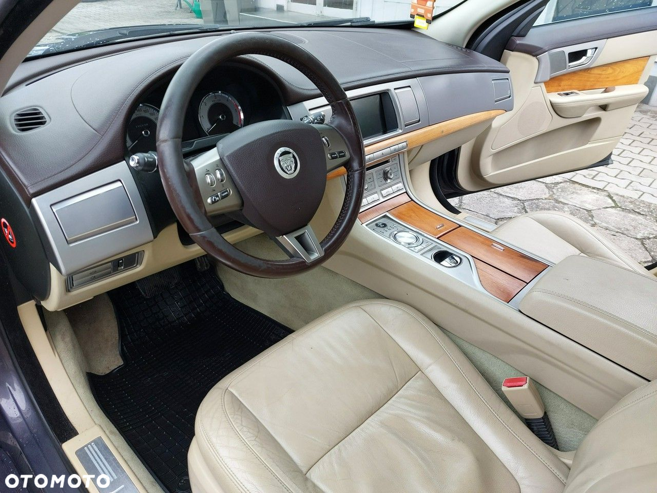 Jaguar XF 2.7 V6 D Premium Luxury - 11