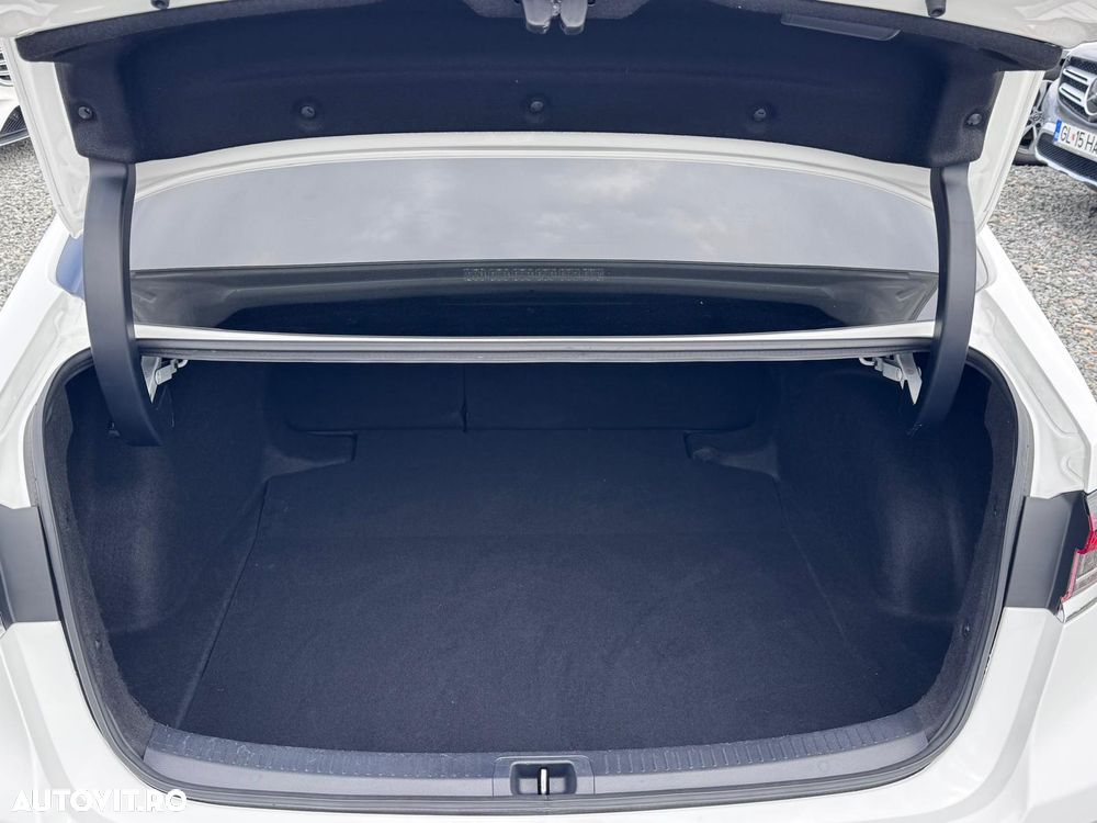 Toyota Corolla 1.8 HSD Dynamic - 27