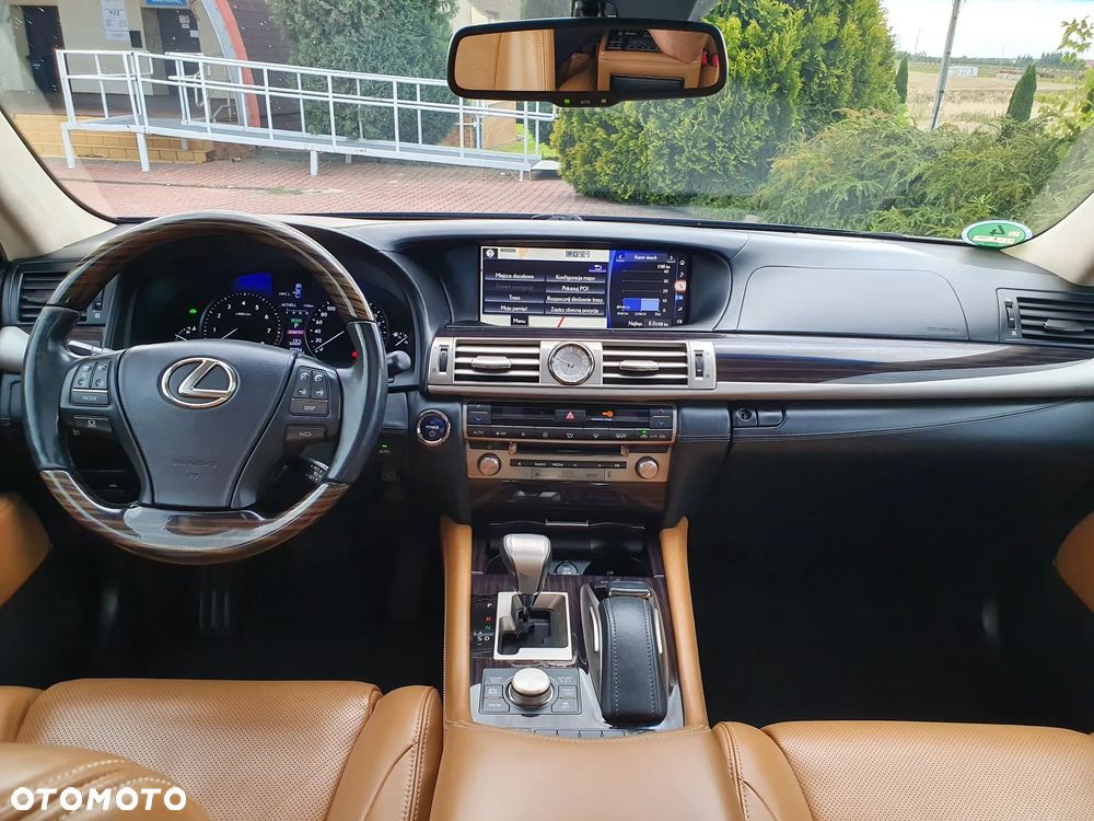 Lexus LS - 16