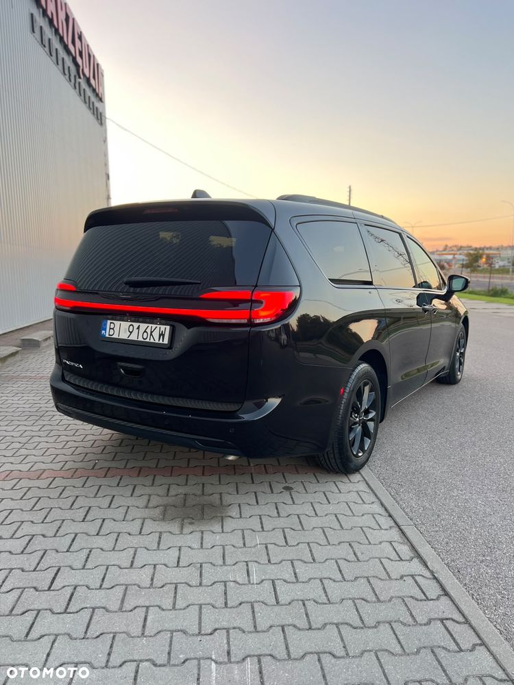 Chrysler Pacifica - 4