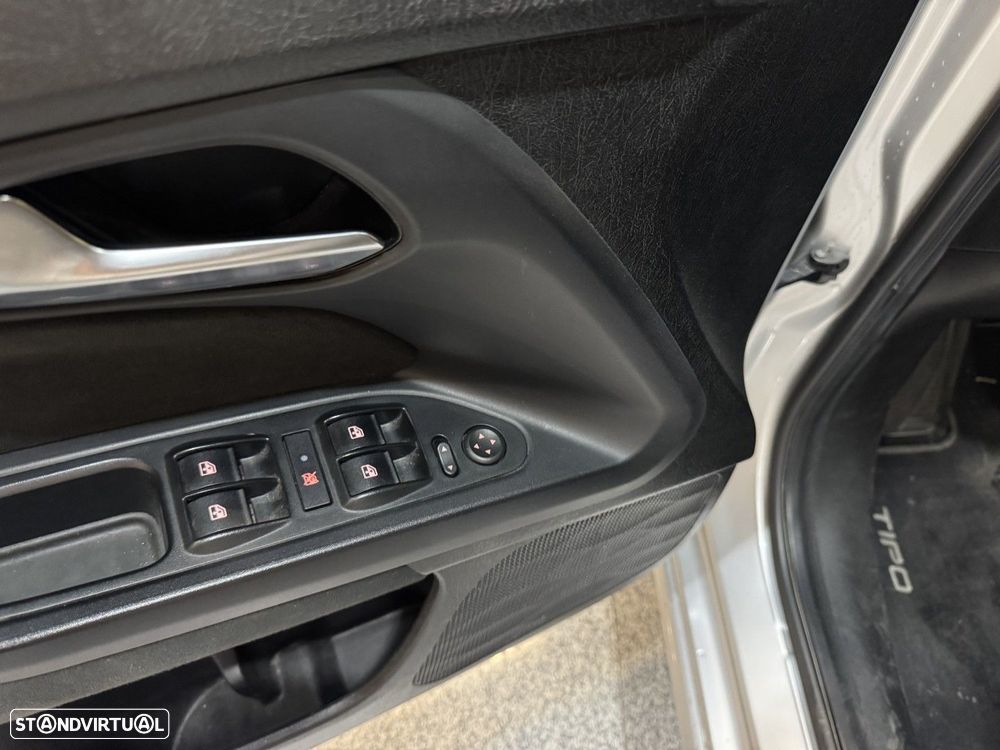 Fiat Tipo Station Wagon 1.3 M-Jet Lounge - 23