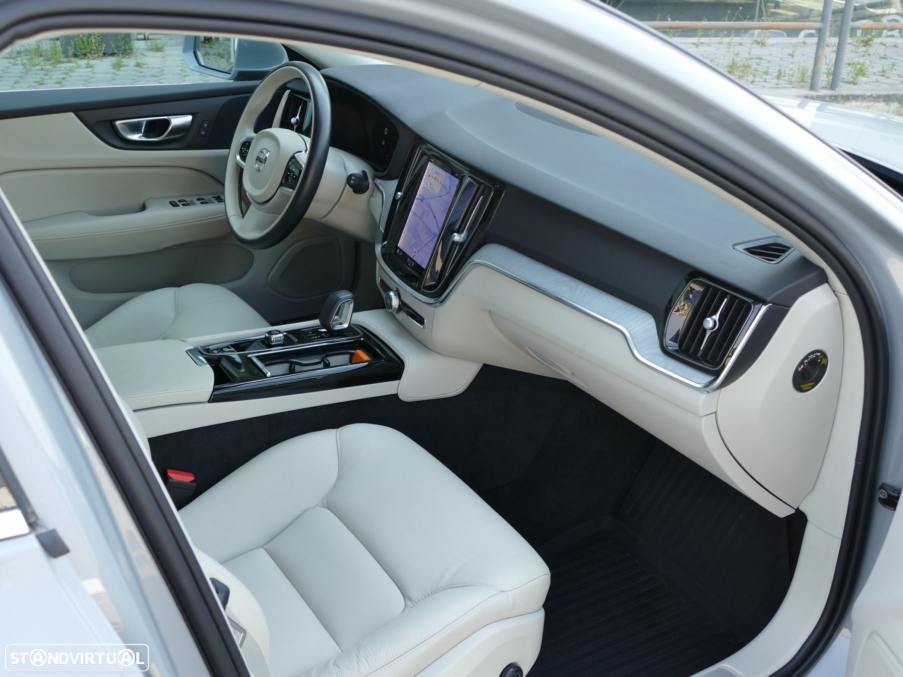 Volvo V60 2.0 T6 AWD TE Core - 26