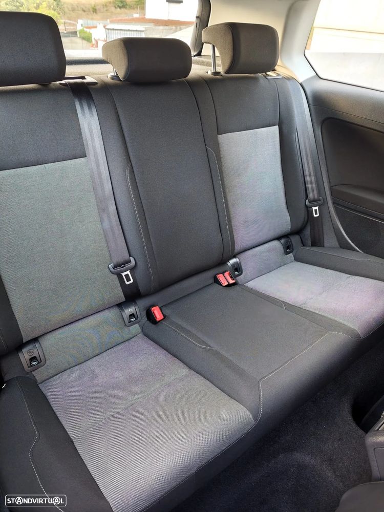 VW Golf 1.6 TDi DPF BlueMotion - 11