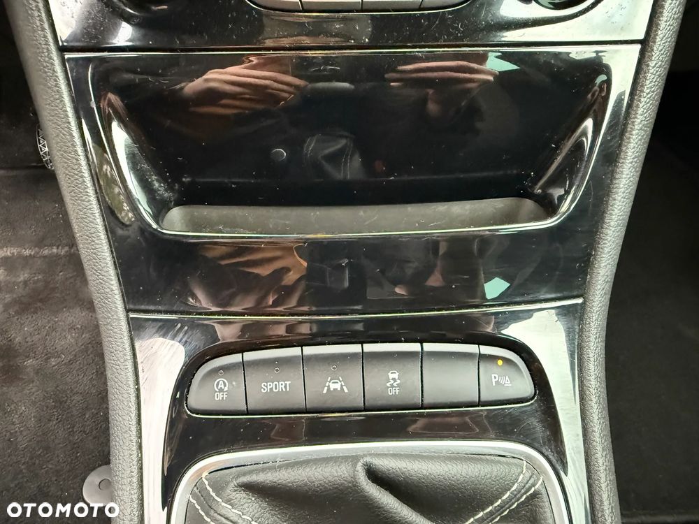 Opel Astra 1.4 Turbo Innovation - 17