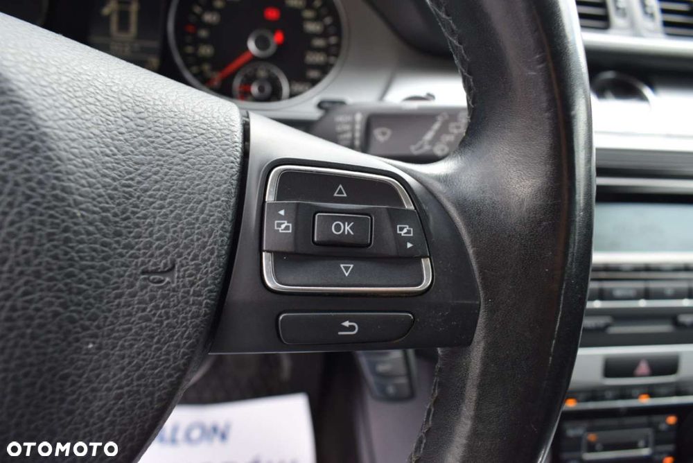 Volkswagen Passat - 29