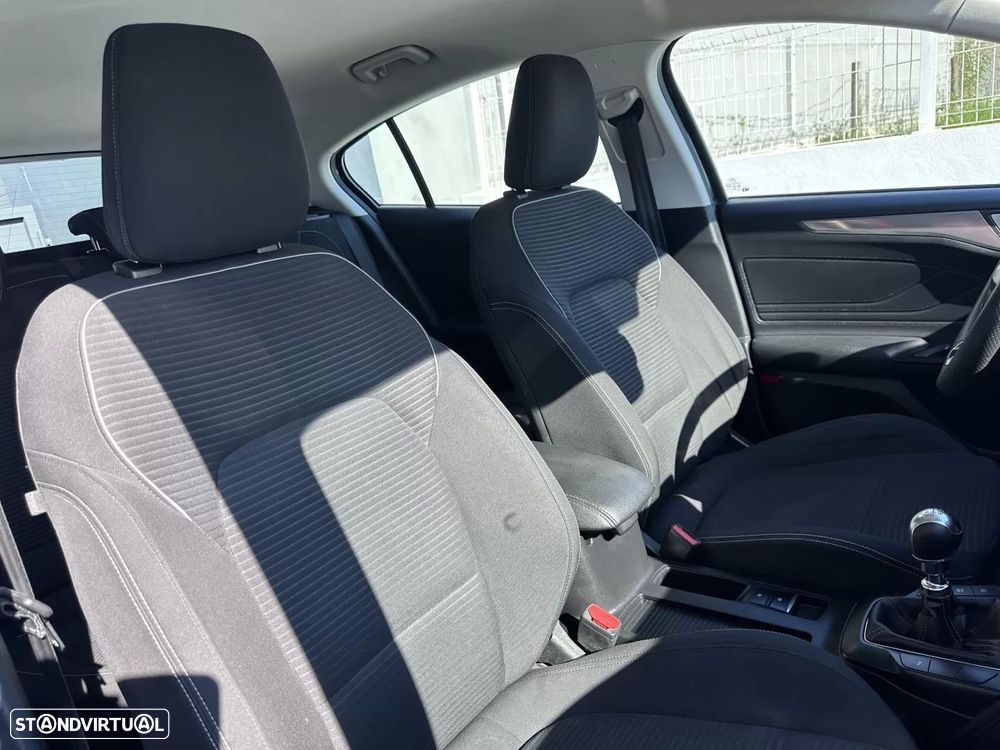 Ford Focus 1.0 EcoBoost S&S TITANIUM - 35