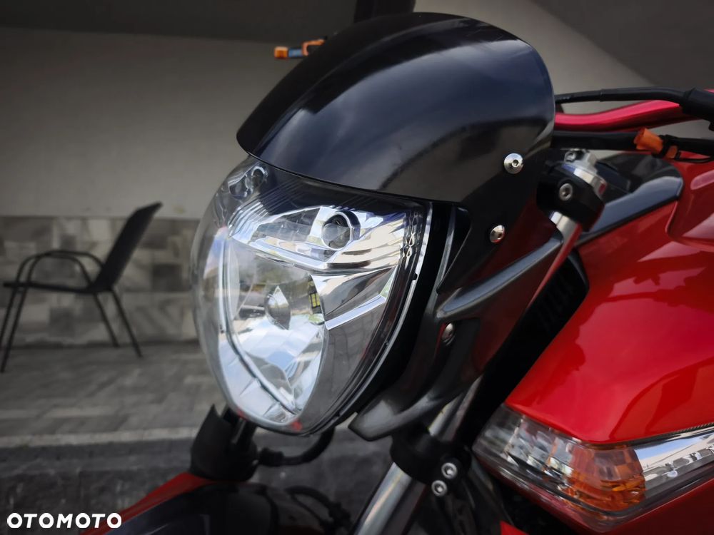 Suzuki GSR - 22