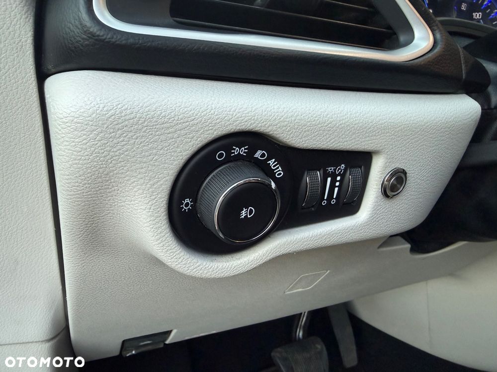 Chrysler Pacifica - 16