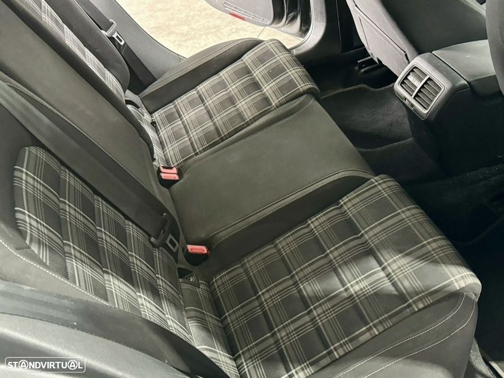VW Golf 2.0 TDI GTD DSG - 14