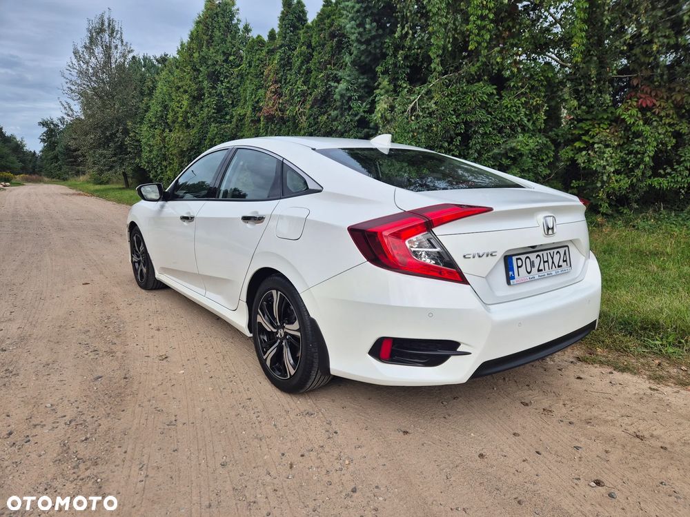 Honda Civic 1.5 T Elegance CVT - 2