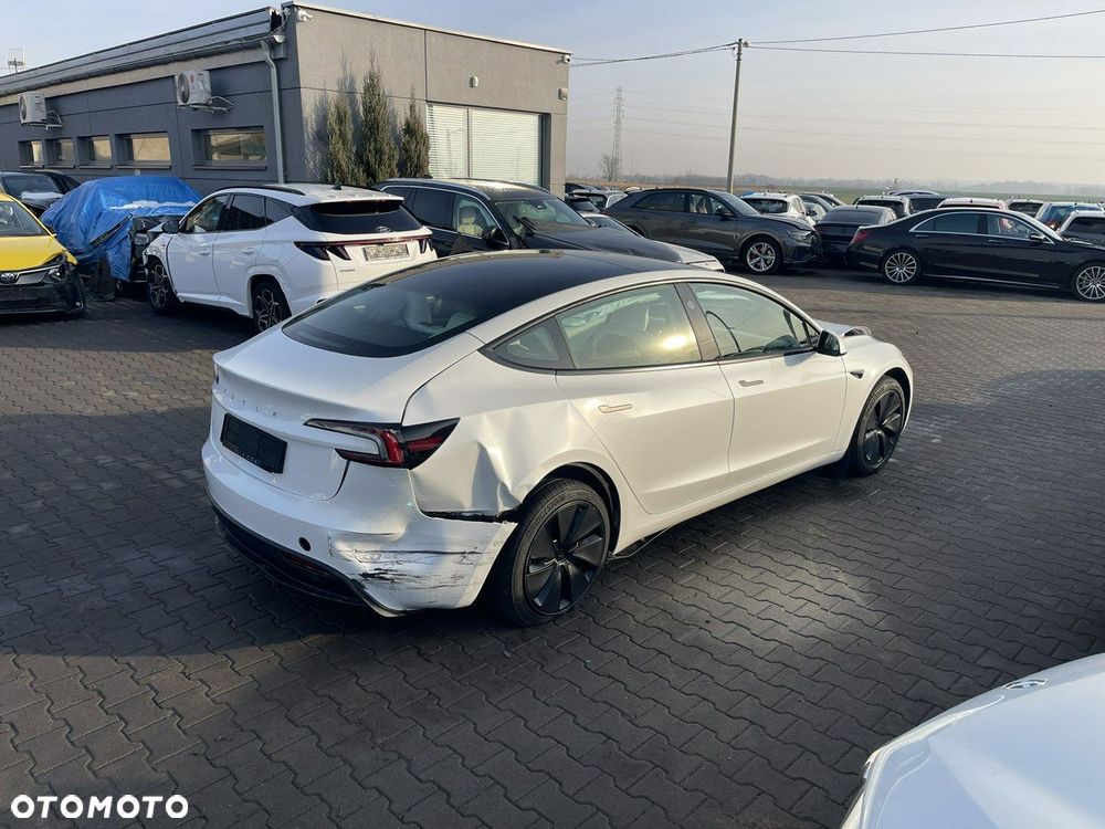 Tesla Model 3 - 3