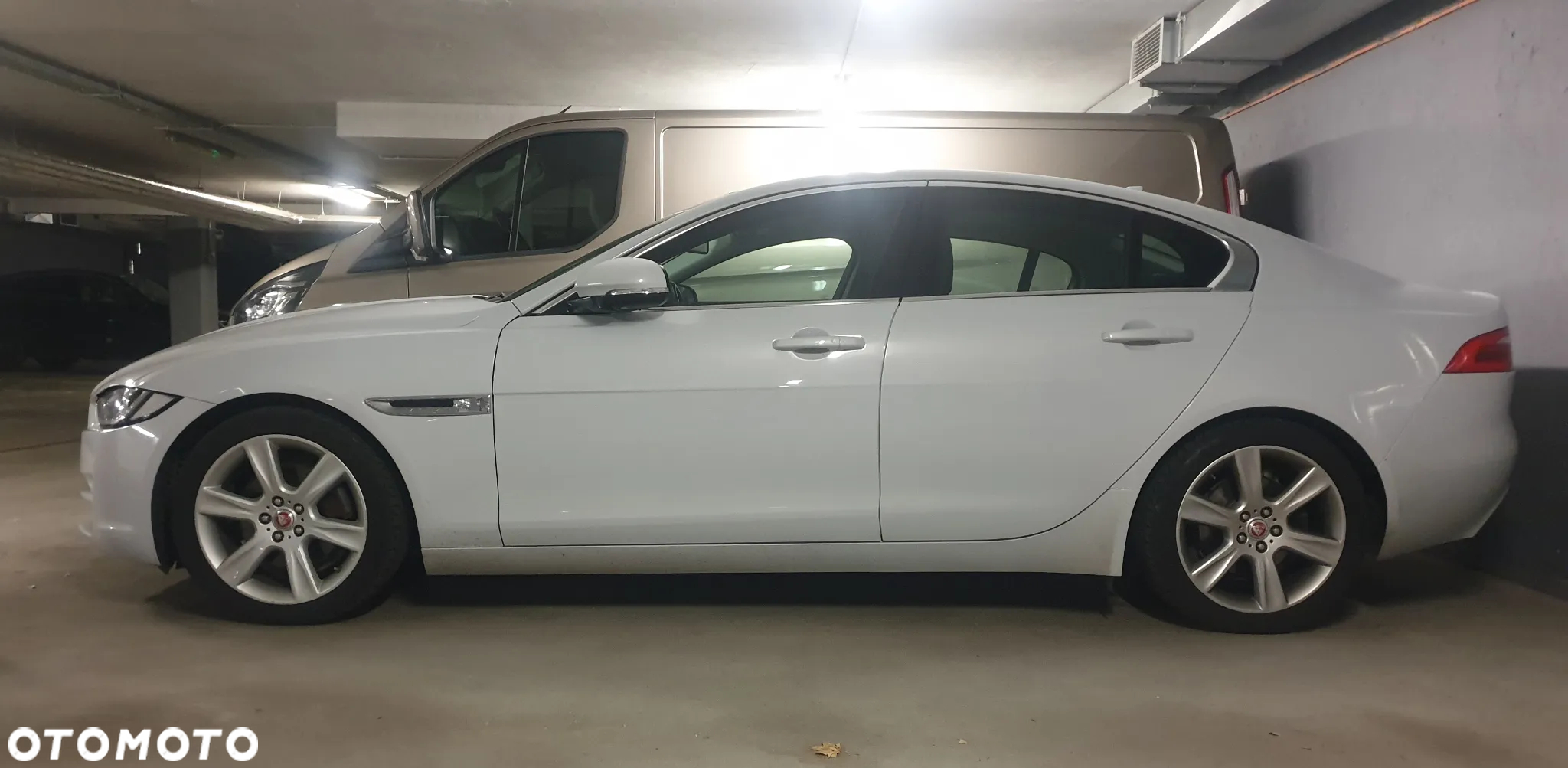 Jaguar XE 2.0 D Portfolio - 35