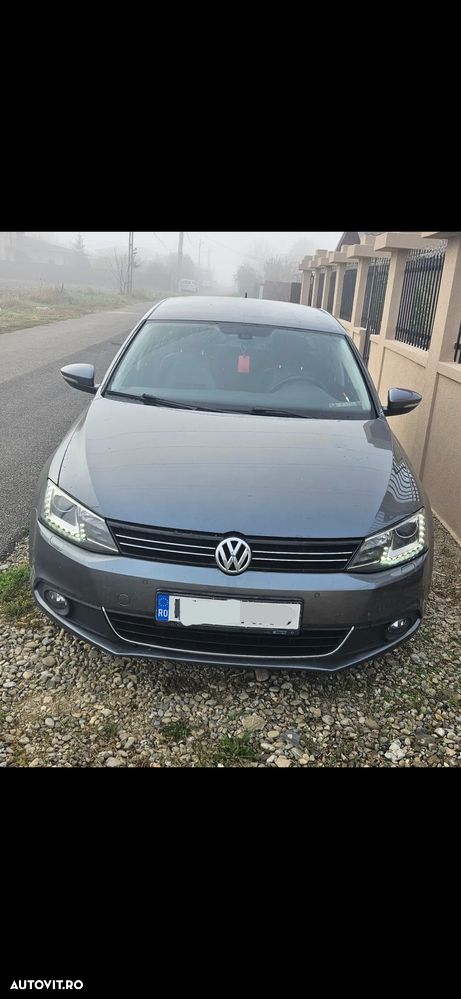 Volkswagen Jetta - 1