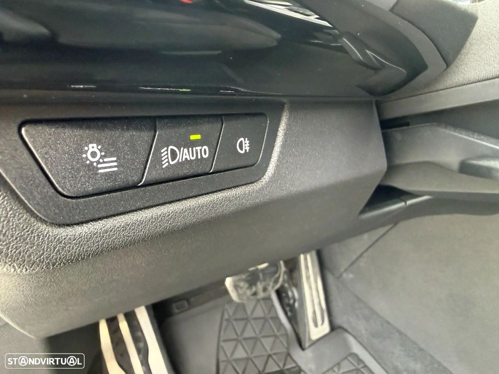 BMW 218 Active Tourer d Pack Desportivo M Auto - 34