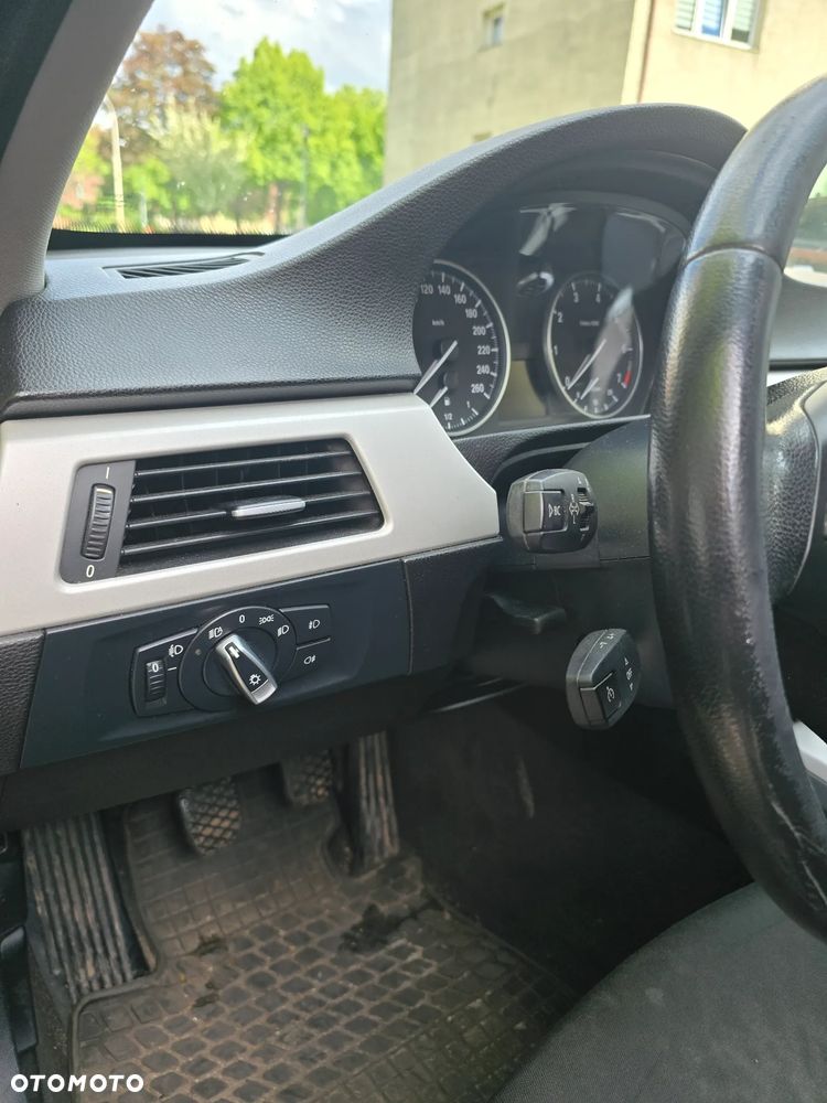 BMW Seria 3 318i - 14