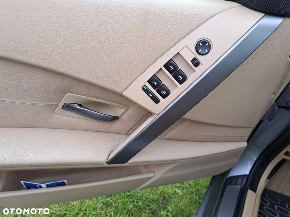 BMW Seria 5 530i - 25