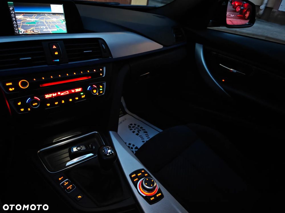 BMW Seria 3 318d M Sport EU6 - 38