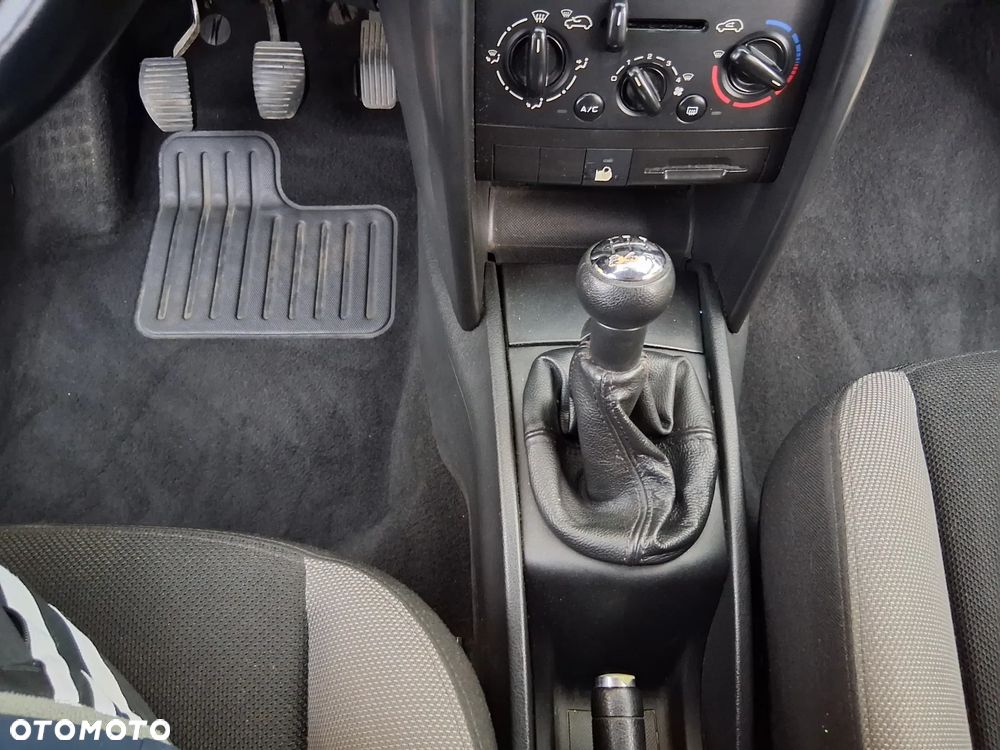 Peugeot 207 1.4 Trendy - 21