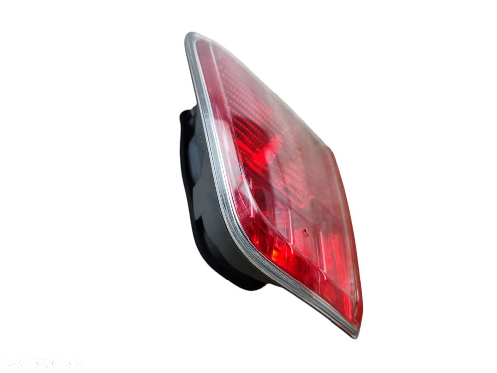 LAMPA LEWY TYŁ W KLAPE TOYOTA AVENSIS T27 (2009-2011) 2.0 VVT-I 152KM - 5