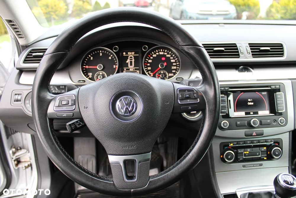 Volkswagen Passat 2.0 TDI BlueMotion Technology Comfortline - 14