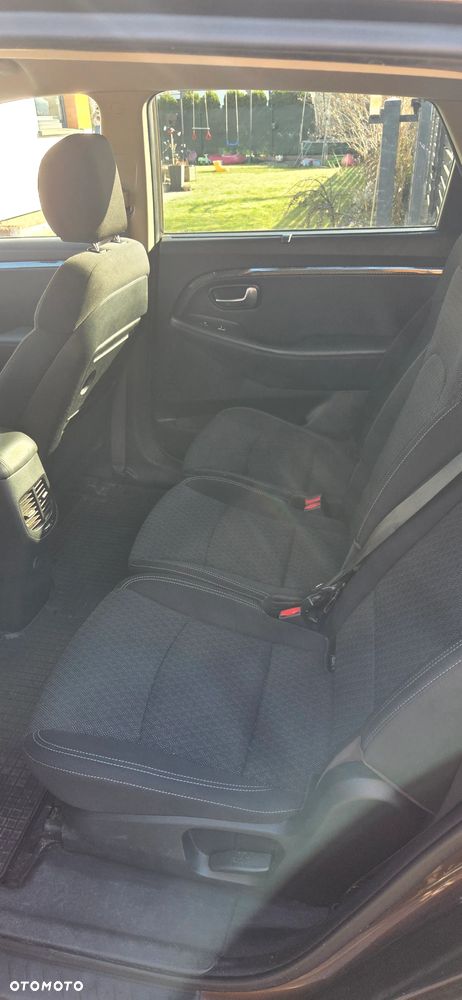 Kia Carens 1.6 GDI L - 7