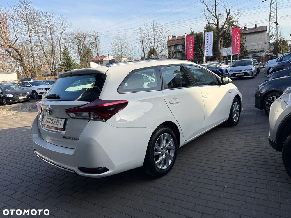 Toyota Auris Hybrid 135 Comfort - 28