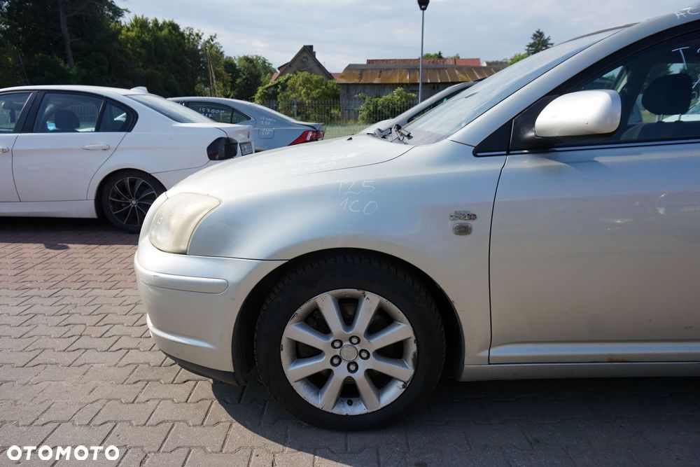 BŁOTNIK PRZEDNI LEWY AVENSIS II T25 1C0 53812-05020 SREBRNY TOYOTA 2003-2006 - 1