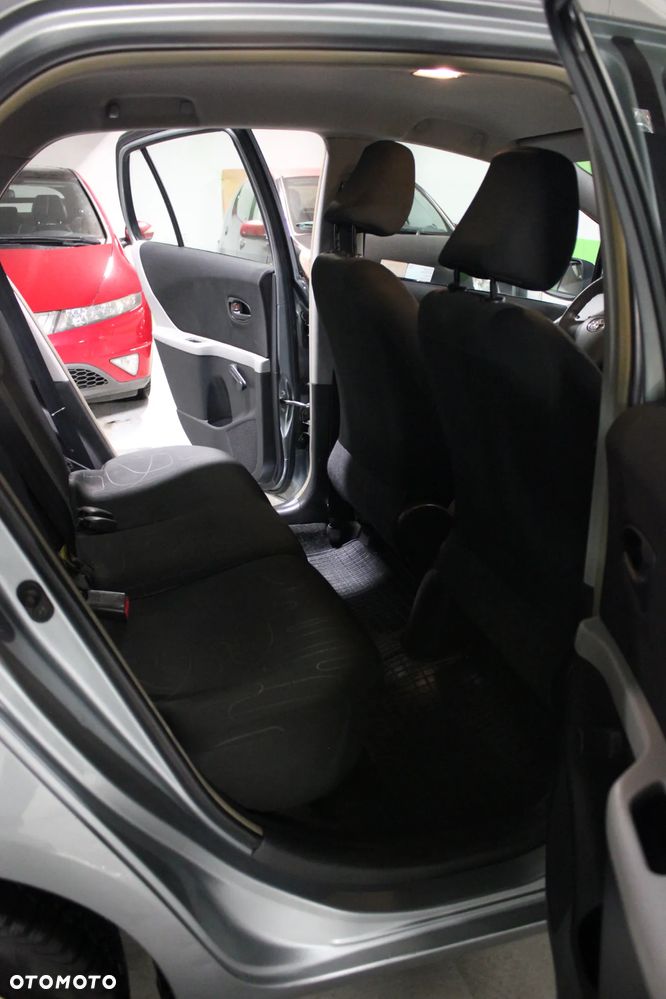 Toyota Yaris - 15
