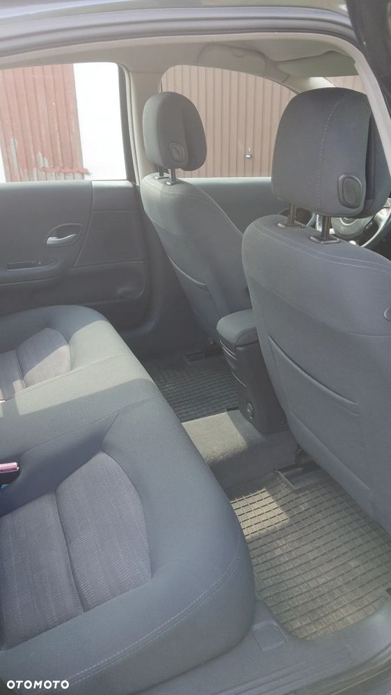 Renault Laguna 1.9 dCi FAP Emotion - 16