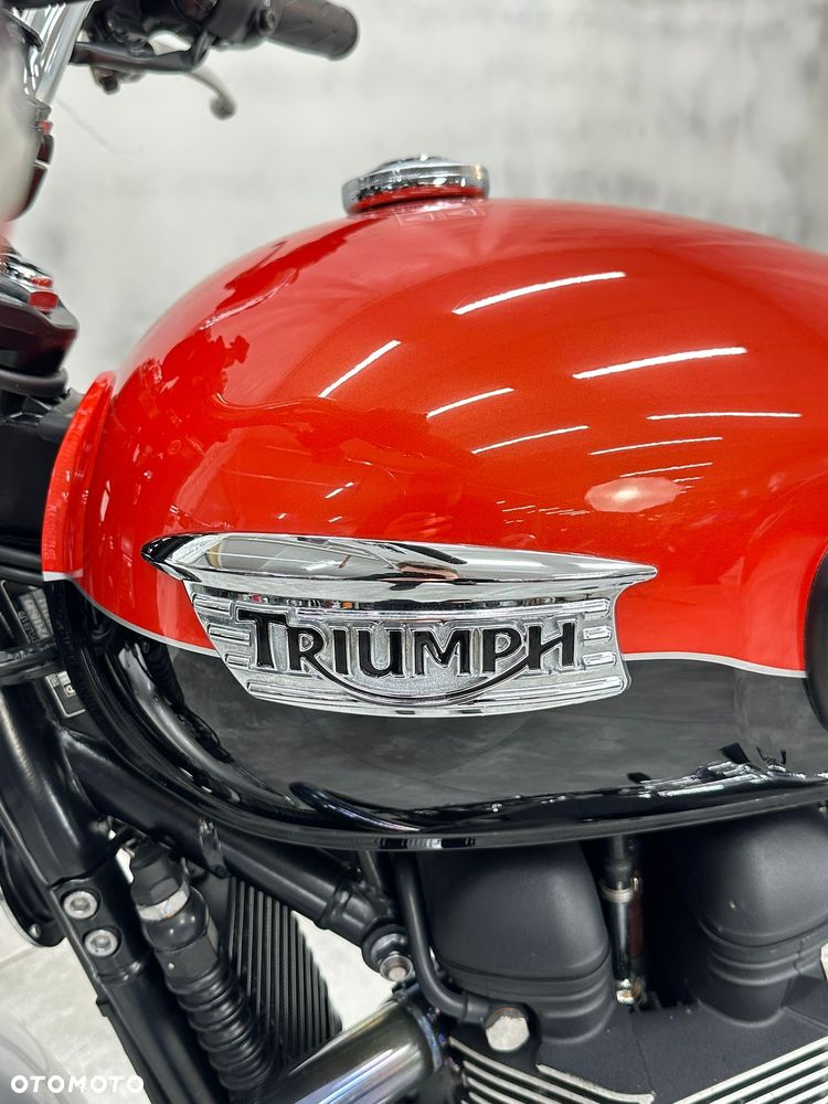 Triumph Bonneville - 29