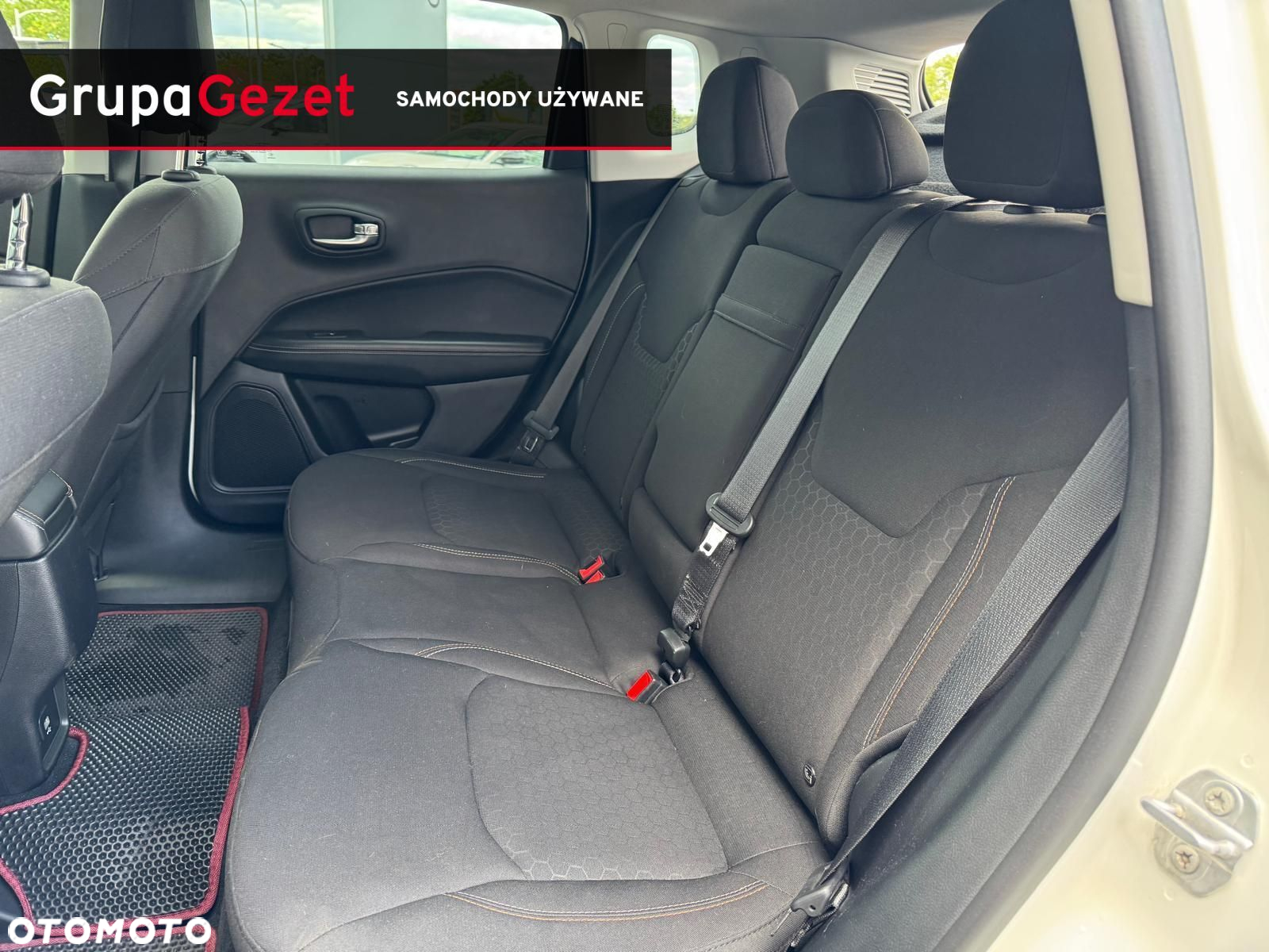 Jeep Compass - 12