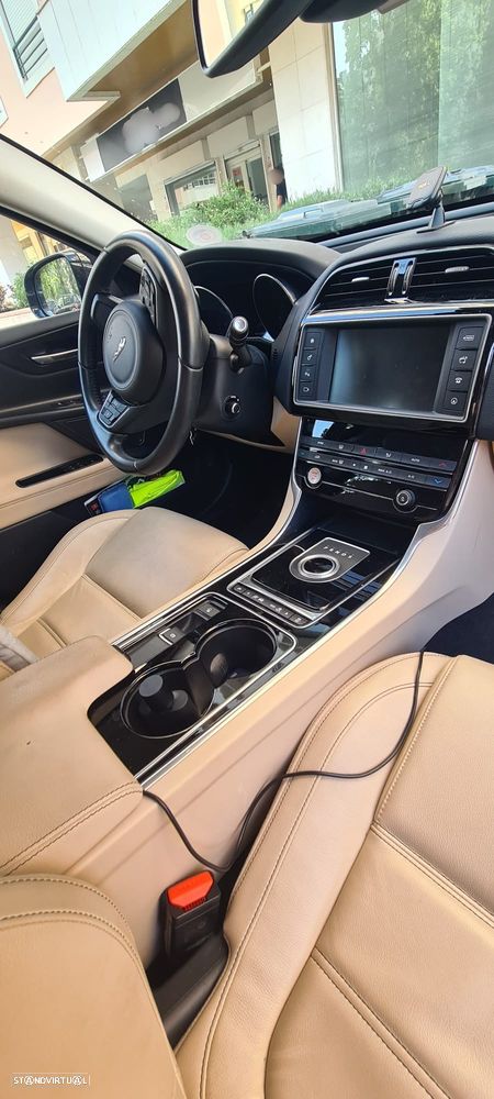 Jaguar XE 2.0 D Prestige Aut. - 4