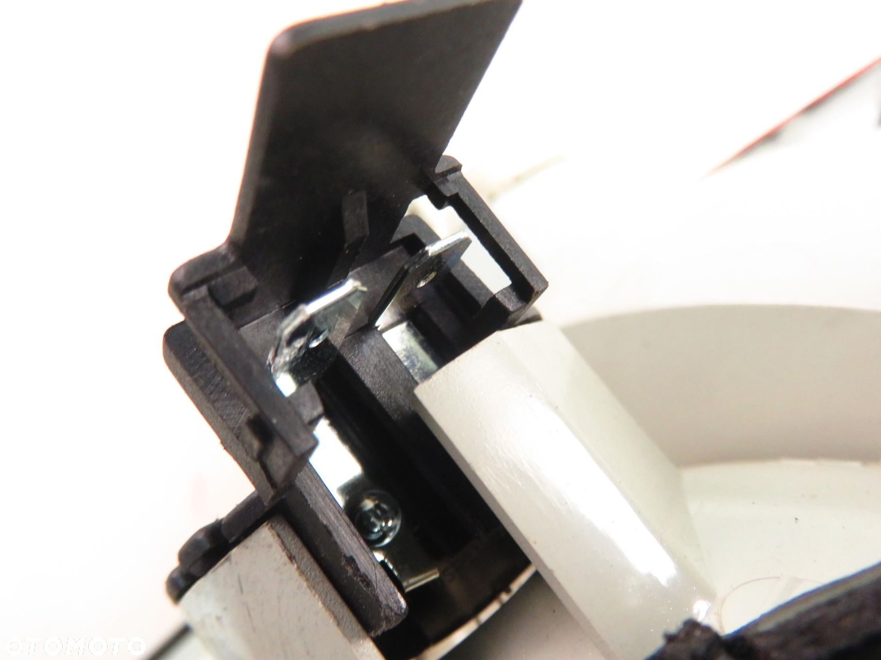 LAMPA LEWA TYLNA KLAPA AUDI 80 B4 8A0945093J - 2