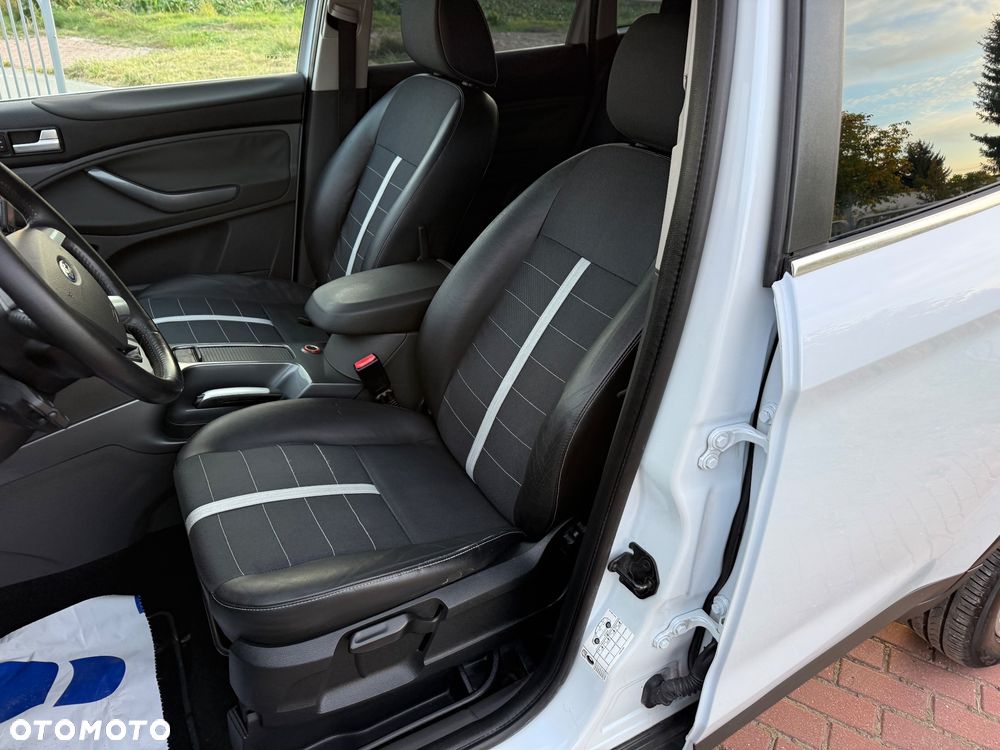 Ford Kuga 2.5 4x4 Titanium - 23