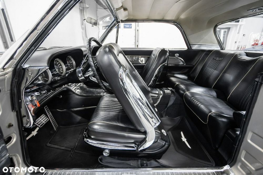 Ford Thunderbird - 28