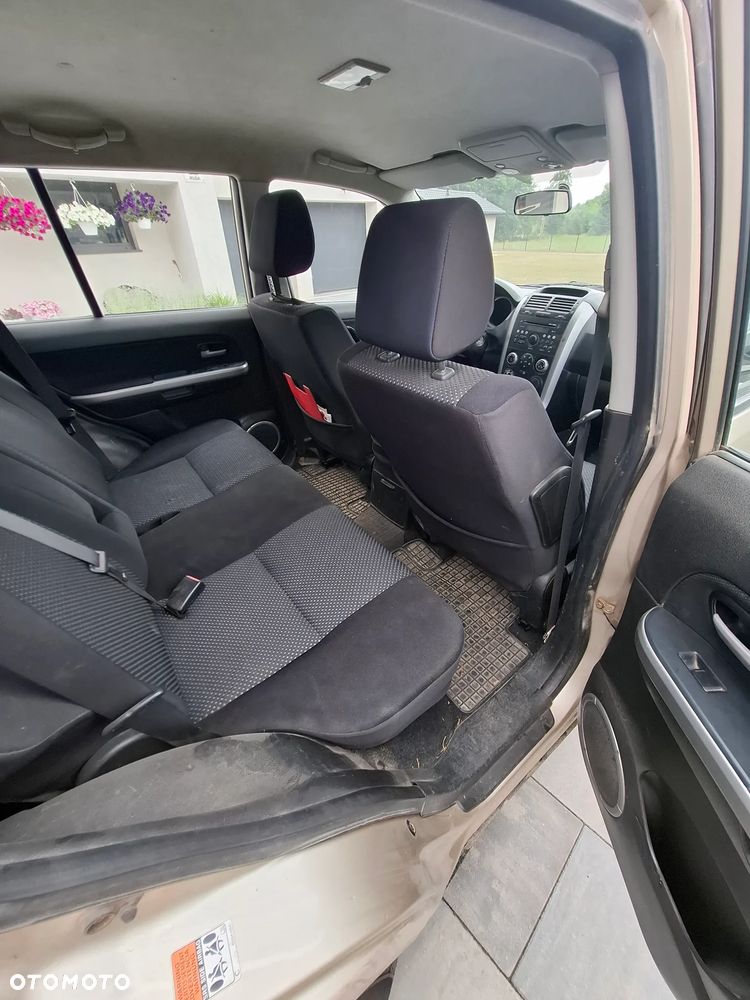 Suzuki Grand Vitara 2.0 - 10